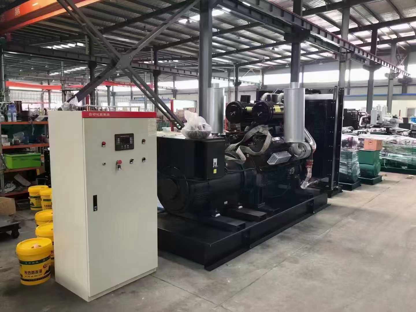 长顺柴油发电机运行时的噪音和振动水平如何？